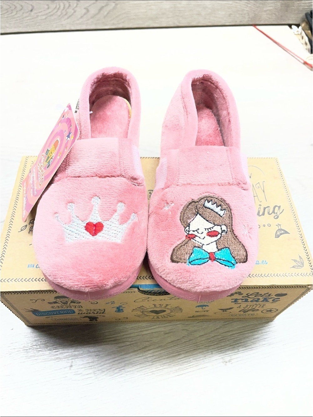 Cienta Pink Princess Embroidered Slip-On Slippers #143